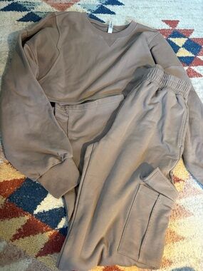 Women's Taupe Two-Piece Sweatpant Set - Relaxed Pantsuit